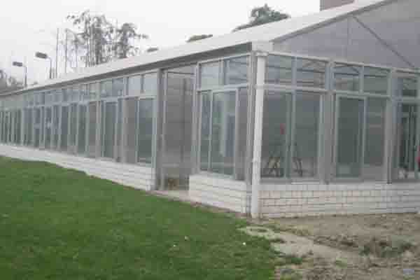 The glass greenhouse 